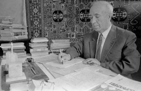 Yazıçı, şair, jurnalist Natiq Əlisoyun üç əsərinin professor, ədəbiyyatşünas, böyük şəxsiyyət Mir Cəlal Paşayevin adını daşıyan "Milli Elektron Kitabxana"da təqdimatı olub.