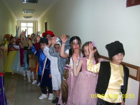 Naxçıvan şəhər Ə.Ağayev adına 8 nömrəli tam orta məktəbin 2(a) sinfində 1 iyun "Uşaqların Beynəlxalq Müdafiəsi Günü" qeyd edilib.