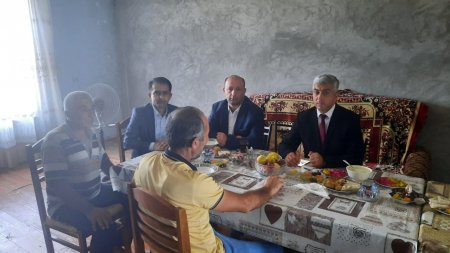 44 günlük Vətən müharibəsi iştirakçısı Mahmudlu Musa Zakir oğlunun ailəsi ziyarət olunub. 44 günlük Vətən müharibəsi iştirakçısı Mahmudlu Musa Zakir oğlunun ailəsi ziyarət olunub.