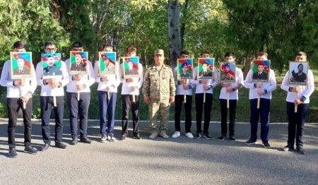 Yevlax şəhər Səməd Vurğun adına 5 nömrəli tam orta məktəbdə "27 Sentyabr - Anım Günü" tədbiri keçirilib. Yevlax şəhər Səməd Vurğun adına 5 nömrəli tam orta məktəbdə "27 Sentyabr - Anım Günü" tədbiri keçirilib.
