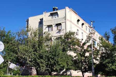 Yevlaxda təbii fəlakət nəticəsində sıradan çıxmış binaların dam örtüyünün təmirinə başlanıb. Yevlaxda təbii fəlakət nəticəsində sıradan çıxmış binaların dam örtüyünün təmirinə başlanıb.