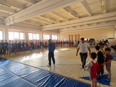 Yevlax rayon "Uşaq Gənclər İdman Şahmat Məktəbi"ndə sərbəst güləş üzrə açıq birincilik keçirilib. Yevlax rayon "Uşaq Gənclər İdman Şahmat Məktəbi"ndə sərbəst güləş üzrə açıq birincilik keçirilib.