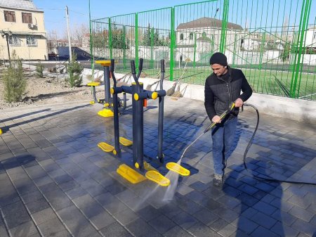 Yevlaxda abadlaşdırılan növbəti həyətdə son tamamlama işləri həyata keçirilir. Yevlaxda abadlaşdırılan növbəti həyətdə son tamamlama işləri həyata keçirilir.
