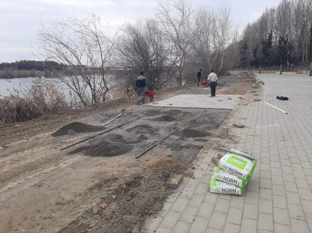 Yevlaxda Kür çayının sahilində bulvar istirahət parkında təmir-tikinti işləri aparılır. Yevlaxda Kür çayının sahilində bulvar istirahət parkında təmir-tikinti işləri aparılır.