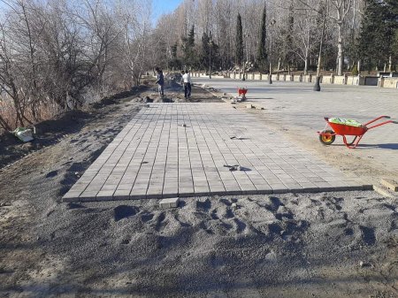 Yevlaxda Kür çayının sahilində bulvar istirahət parkında təmir-tikinti işləri aparılır. Yevlaxda Kür çayının sahilində bulvar istirahət parkında təmir-tikinti işləri aparılır.