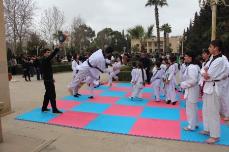 Yevlaxda "Novruz Bayramı"na həsr edilmiş geniş tədbir keçirilib. Yevlaxda "Novruz Bayramı"na həsr edilmiş geniş tədbir keçirilib.