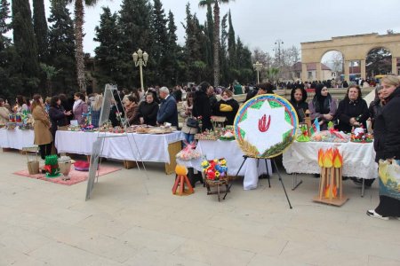 Yevlaxda "Novruz Bayramı"na həsr edilmiş geniş tədbir keçirilib. Yevlaxda "Novruz Bayramı"na həsr edilmiş geniş tədbir keçirilib.
