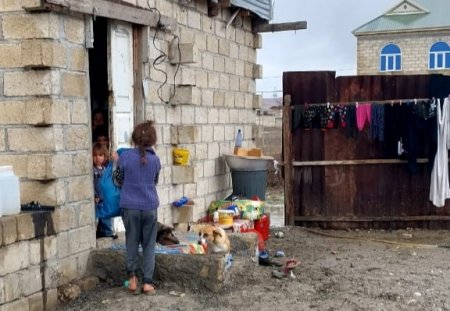 Vətən müharibəsi iştirakçısı bayram günü aztəminatlı ailələri sevindirdi.