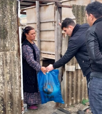 Vətən müharibəsi iştirakçısı bayram günü aztəminatlı ailələri sevindirdi.