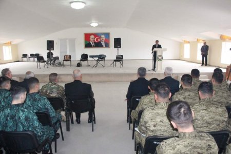 Yevlax Şəhər İcra Hakimiyyətinin Başçısı Novruz bayramı münasibətilə hərbiçilərlə görüşüb.