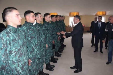 Yevlax Şəhər İcra Hakimiyyətinin Başçısı Novruz bayramı münasibətilə hərbiçilərlə görüşüb.
