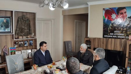 Yevlax Şəhər İcra Hakimiyyətinin Başçısı Şəhid ailəsini ziyarət edib Yevlax Şəhər İcra Hakimiyyətinin Başçısı Şəhid ailəsini ziyarət edib