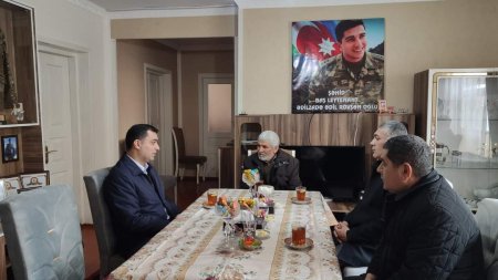 Yevlax Şəhər İcra Hakimiyyətinin Başçısı Şəhid ailəsini ziyarət edib Yevlax Şəhər İcra Hakimiyyətinin Başçısı Şəhid ailəsini ziyarət edib