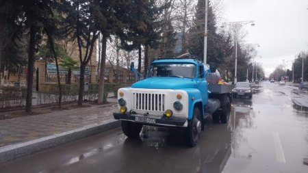 Yağan yağış nəticəsində Yevlax küçələrində qrunt suları yaranıb. Tədbirlər görülür...