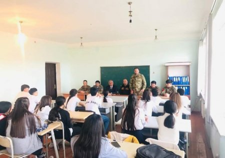 Yevlax şəhər Səməd Vurğun adına 5 saylı tam orta məktəbdə qazilərlə görüş keçirilib Yevlax şəhər Səməd Vurğun adına 5 saylı tam orta məktəbdə qazilərlə görüş keçirilib