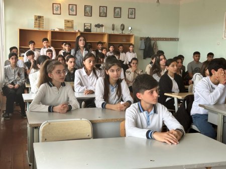 Yevlax şəhər Səməd Vurğun adına 5 saylı tam orta məktəbdə qazilərlə görüş keçirilib Yevlax şəhər Səməd Vurğun adına 5 saylı tam orta məktəbdə qazilərlə görüş keçirilib