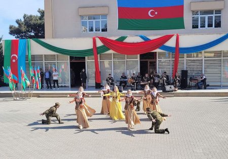 Cəmşid Naxçıvanski adına Hərbi Liseyin yaranmasının 53-cü ildönümünə həsr olunmuş təntənəli mərasim keçirilib.