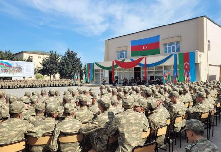 Cəmşid Naxçıvanski adına Hərbi Liseyin yaranmasının 53-cü ildönümünə həsr olunmuş təntənəli mərasim keçirilib.