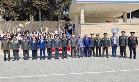 Cəmşid Naxçıvanski adına Hərbi Liseyin yaranmasının 53-cü ildönümünə həsr olunmuş təntənəli mərasim keçirilib.