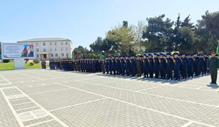 Cəmşid Naxçıvanski adına Hərbi Liseyin yaranmasının 53-cü ildönümünə həsr olunmuş təntənəli mərasim keçirilib.