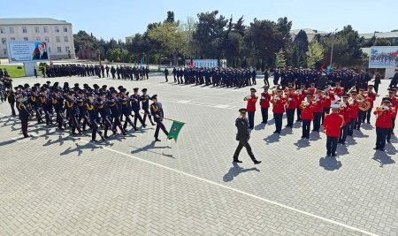 Cəmşid Naxçıvanski adına Hərbi Liseyin yaranmasının 53-cü ildönümünə həsr olunmuş təntənəli mərasim keçirilib.