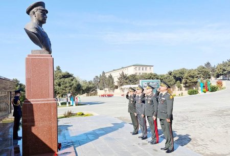 Cəmşid Naxçıvanski adına Hərbi Liseyin yaranmasının 53-cü ildönümünə həsr olunmuş təntənəli mərasim keçirilib.