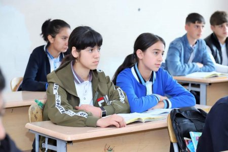 İdarə müdiri Zərdabda Çallı kənd tam orta məktəbində olub İdarə müdiri Zərdabda Çallı kənd tam orta məktəbində olub