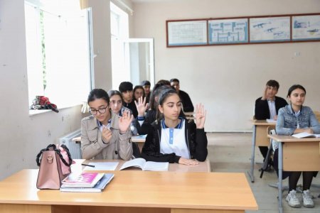İdarə müdiri Zərdabda Çallı kənd tam orta məktəbində olub İdarə müdiri Zərdabda Çallı kənd tam orta məktəbində olub