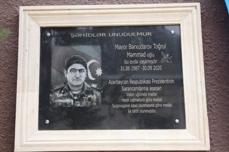 Yevlax Şəhər İcra Hakimiyyətinin Başçısı Şəhid ailəsini ziyarət edib Yevlax Şəhər İcra Hakimiyyətinin Başçısı Şəhid ailəsini ziyarət edib