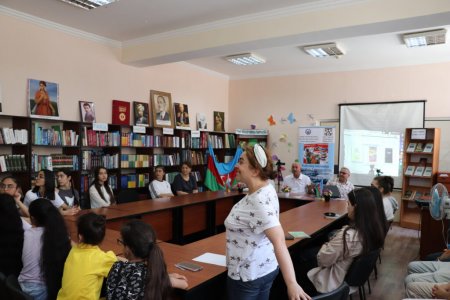 YYSİB E-Zəfərnamə Layihəsinin Üçüncü Tədbiri Binə Qəsəbəsindəki Mərkəzi Kitabxanada Baş Tutdu YYSİB E-Zəfərnamə Layihəsinin Üçüncü Tədbiri Binə Qəsəbəsindəki Mərkəzi Kitabxanada Baş Tutdu