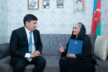 Natiq Qasımovun anasına ev verildi - Foto Natiq Qasımovun anasına ev verildi - Foto