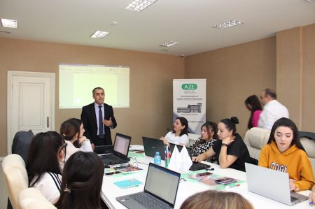 8 mobil kursdan ibarət olan layihə Ucar və Zərdabda yaşayan 50 qız və qadınların yararlanmasına imkan yaradır. 8 mobil kursdan ibarət olan layihə Ucar və Zərdabda yaşayan 50 qız və qadınların yararlanmasına imkan yaradır.