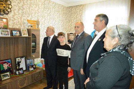 İcra başçısı Vətən müharibəsi Şəhidi Qasımov Azər Yaqub oğlunun ailəsini ziyarət edib
