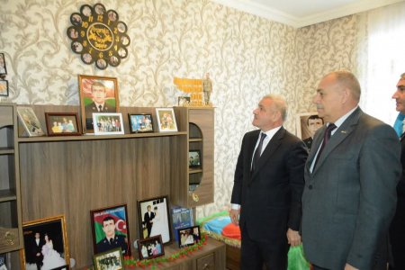 İcra başçısı Vətən müharibəsi Şəhidi Qasımov Azər Yaqub oğlunun ailəsini ziyarət edib