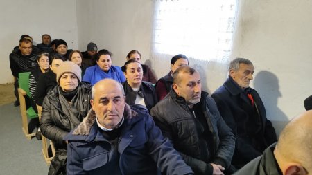 Yevlax Şəhər İcra Hakimiyyətinin Başçısı Dəlləklər kənd sakinlərinin müraciətlərini dinləyib