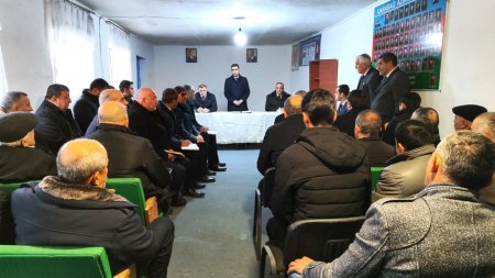 Yevlax Şəhər İcra Hakimiyyətinin Başçısı Dəlləklər kənd sakinlərinin müraciətlərini dinləyib
