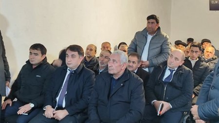 Yevlax Şəhər İcra Hakimiyyətinin Başçısı Dəlləklər kənd sakinlərinin müraciətlərini dinləyib