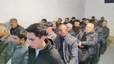 Yevlax Şəhər İcra Hakimiyyətinin Başçısı Dəlləklər kənd sakinlərinin müraciətlərini dinləyib