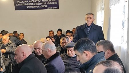 Yevlax Şəhər İcra Hakimiyyətinin Başçısı Dəlləklər kənd sakinlərinin müraciətlərini dinləyib