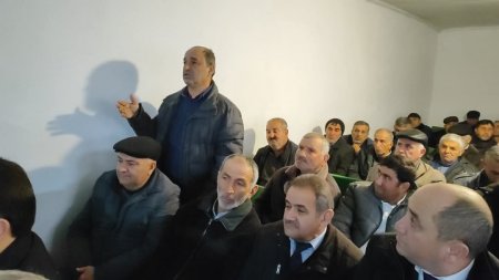 Yevlax Şəhər İcra Hakimiyyətinin Başçısı Dəlləklər kənd sakinlərinin müraciətlərini dinləyib