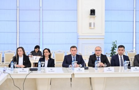 Regionlarda tibb məntəqələrinin yenidən qurulması ilə bağlı müzakirələr Regionlarda tibb məntəqələrinin yenidən qurulması ilə bağlı müzakirələr