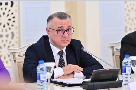 Regionlarda tibb məntəqələrinin yenidən qurulması ilə bağlı müzakirələr Regionlarda tibb məntəqələrinin yenidən qurulması ilə bağlı müzakirələr