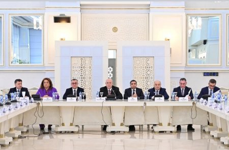 Regionlarda tibb məntəqələrinin yenidən qurulması ilə bağlı müzakirələr Regionlarda tibb məntəqələrinin yenidən qurulması ilə bağlı müzakirələr