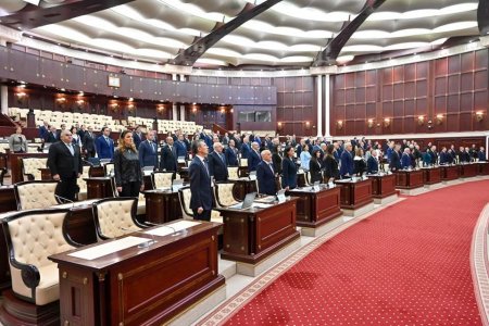 Milli Məclisin yaz sessiyasının ilk plenar iclası keçirilib