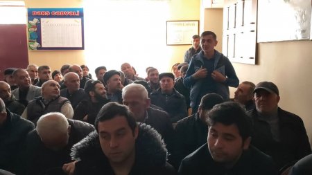 Yevlax Şəhər İcra Hakimiyyətinin Başçısı Anar Tağıyev rayonun Səmədabad kənd sakinləri ilə görüş keçirib