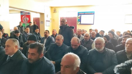 Yevlax Şəhər İcra Hakimiyyətinin Başçısı Anar Tağıyev rayonun Səmədabad kənd sakinləri ilə görüş keçirib