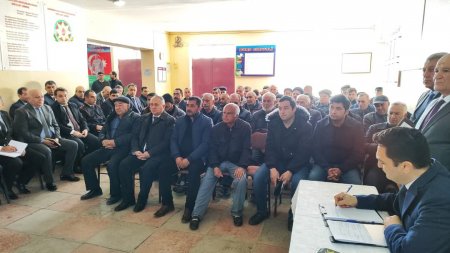 Yevlax Şəhər İcra Hakimiyyətinin Başçısı Anar Tağıyev rayonun Səmədabad kənd sakinləri ilə görüş keçirib