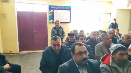 Yevlax Şəhər İcra Hakimiyyətinin Başçısı Anar Tağıyev rayonun Səmədabad kənd sakinləri ilə görüş keçirib