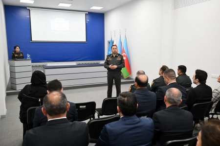 Müdafiə Nazirliyinin Mətbuat və İctimaiyyətlə Əlaqələr İdarəsində bir sıra dövlət qurumları və Qeyri-Hökumət Təşkilatları (QHT) nümayəndələrinin, həmçinin ekspertlərin iştirakı ilə tədbir keçirilib Müdafiə Nazirliyinin Mətbuat və İctimaiyyətlə Əlaqələr İdarəsində bir sıra dövlət qurumları və Qeyri-Hökumət Təşkilatları (QHT) nümayəndələrinin, həmçinin ekspertlərin iştirakı ilə tədbir keçirilib