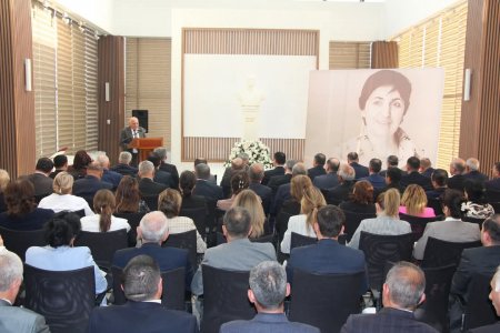 Yevlaxda görkəmli elm xadimi Zərifə xanım Əliyevanın əziz xatirəsi anılıb Yevlaxda görkəmli elm xadimi Zərifə xanım Əliyevanın əziz xatirəsi anılıb